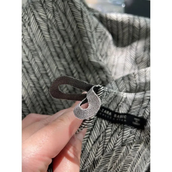 Zara Basic Collection Black & White Leaf Feather Shift Dress Size Medium Women’s - Picture 6 of 8